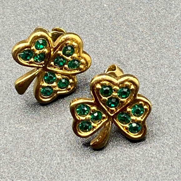 AVON Gold & Green Shamrock Vintage Pierced Earrings - Picture 1 of 8